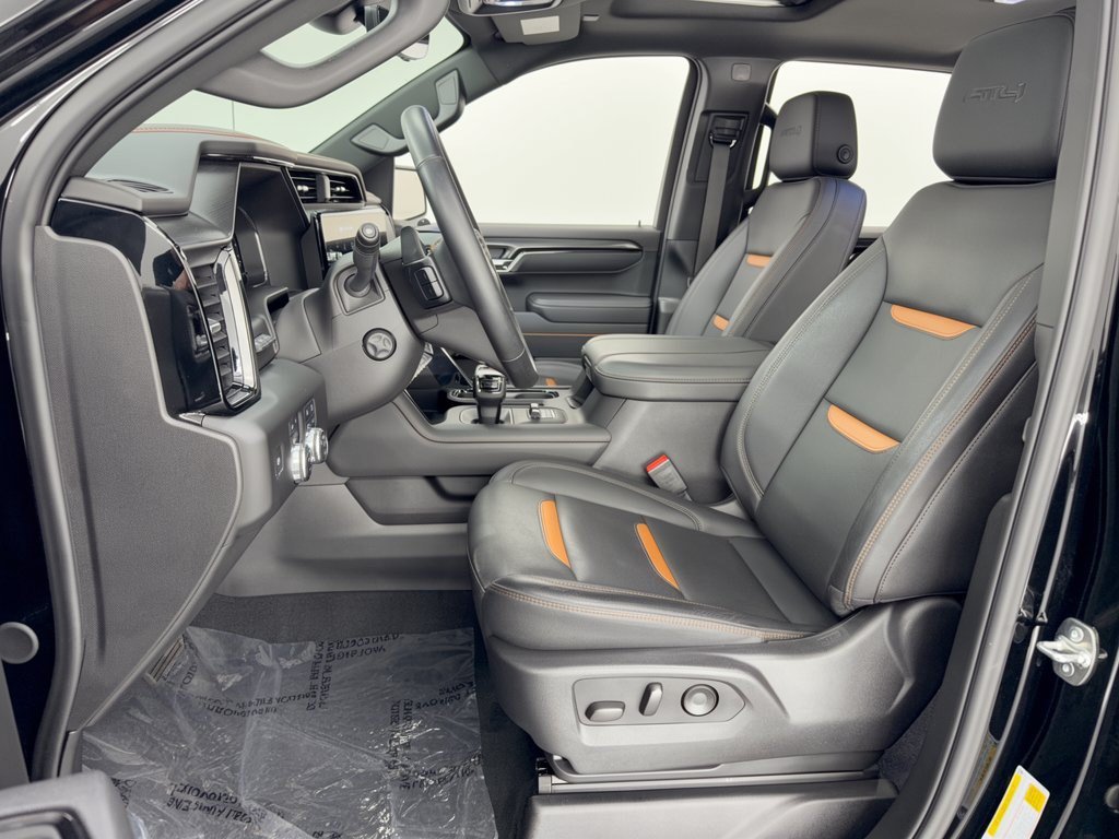 Used 2025 GMC Sierra 1500 AT4 w/ AT4 Premium Package AWD/4WD image 5