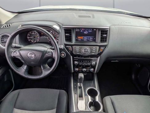 Used 2018 Nissan Pathfinder SV FWD image 15