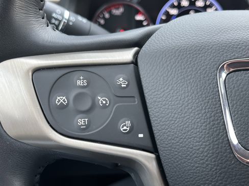 Used 2022 GMC Acadia Denali w/ Denali Ultimate Package image 16