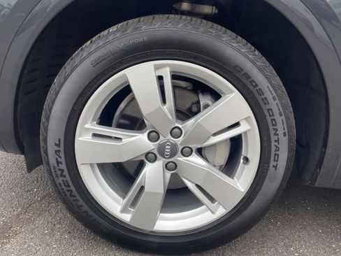 Used 2018 Audi Q5 Premium AWD/4WD image 19