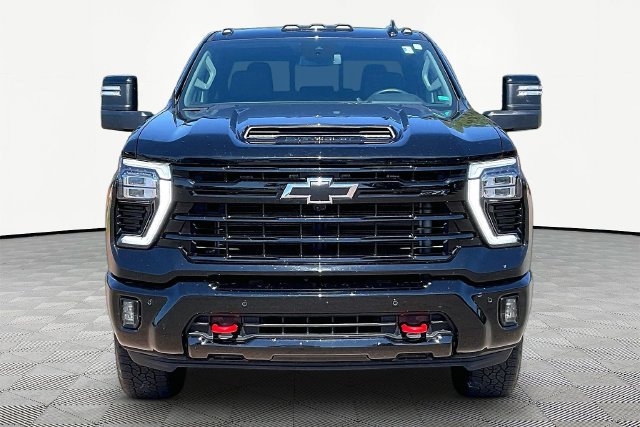 Used 2025 Chevrolet Silverado 2500 LTZ w/ LTZ Plus Package AWD/4WD image 2