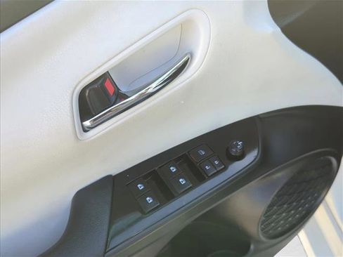 Used 2018 Toyota Prius Two image 11
