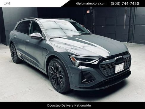 Used 2024 Audi Q8 e-tron Prestige AWD/4WD image 9