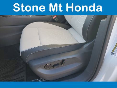 Used 2025 Volkswagen Tiguan SE image 20