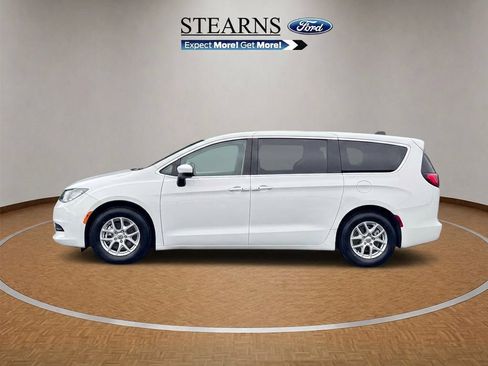 Used 2023 Chrysler Voyager LX FWD image 3