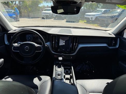Used 2020 Volvo XC60 T5 Momentum image 35