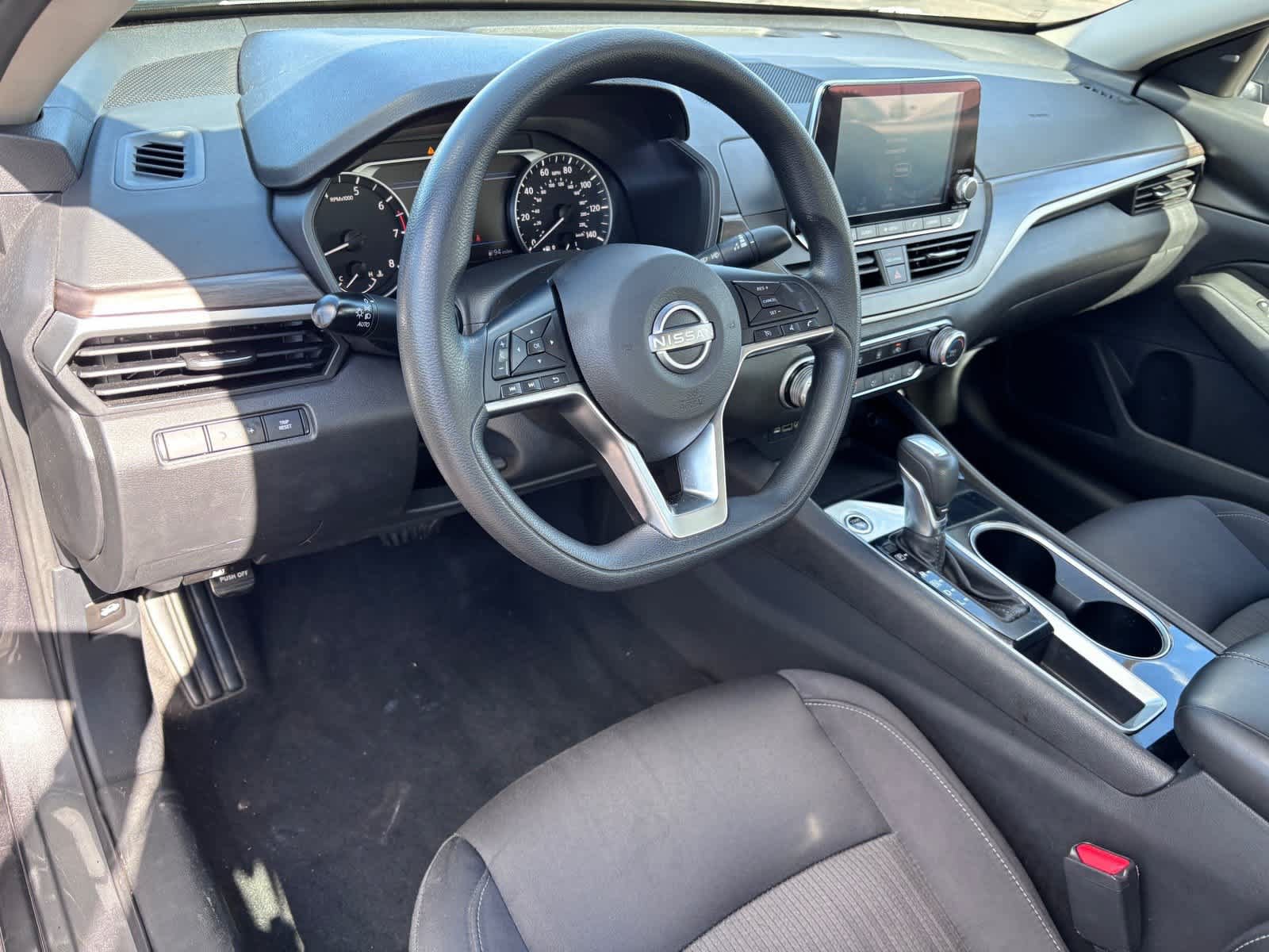 Used 2024 Nissan Altima 2.5 SV FWD image 14