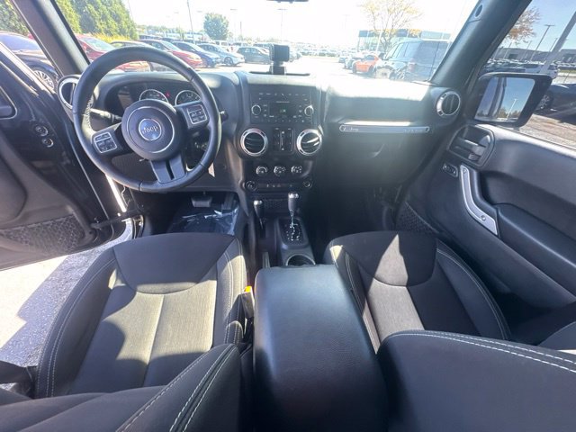 Used 2016 Jeep Wrangler Unlimited Sahara w/ Connectivity Group AWD/4WD image 21