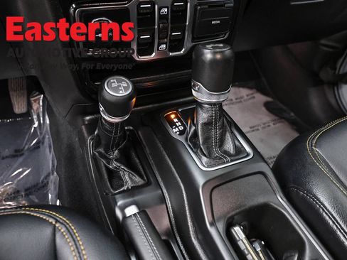 Used 2024 Jeep Wrangler Unlimited Sahara w/ Technology Group AWD/4WD image 13