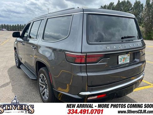 Used 2024 Jeep Wagoneer Series II w/ Flexible Seating Group RWD image 7