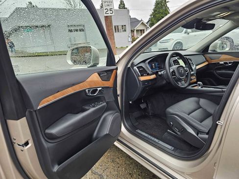 Used 2025 Volvo XC90 B6 Plus w/ Protection Package Premier image 24