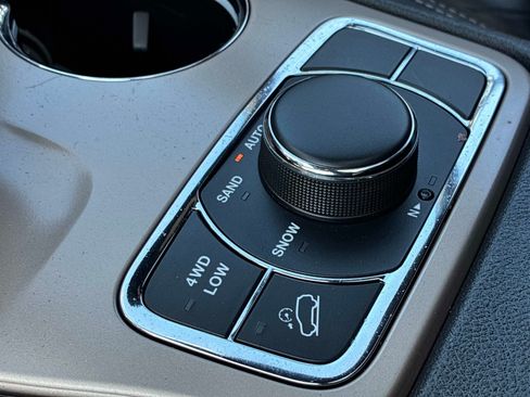 Used 2014 Jeep Grand Cherokee Limited AWD/4WD image 32