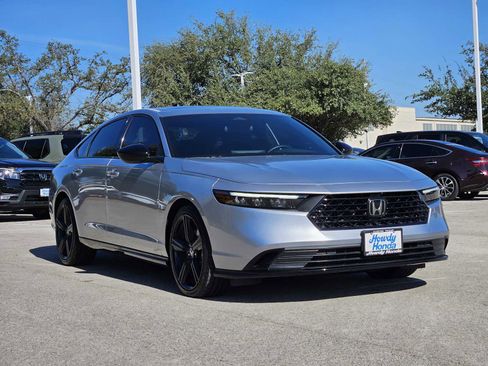 Used 2025 Honda Accord Sport image 3