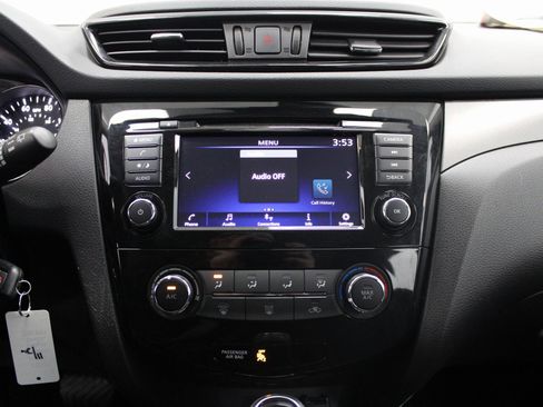 Used 2020 Nissan Rogue Sport S image 30