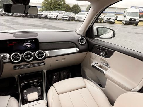 Used 2023 Mercedes-Benz GLB 250 w/ Premium Package image 30