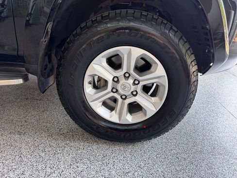 Used 2019 Toyota 4Runner SR5 AWD/4WD image 12