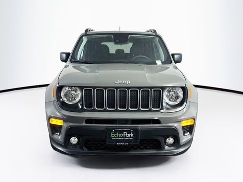 Used 2022 Jeep Renegade Latitude AWD/4WD image 2