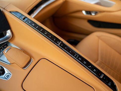 Used 2021 Chevrolet Corvette Stingray Premium Cpe w/ Z51 Performance Package image 24