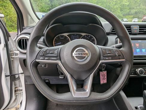 Used 2022 Nissan Versa S FWD image 9