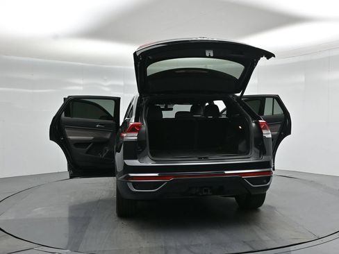 Used 2023 Volkswagen Atlas Cross Sport SE w/ Black Wheel Package AWD/4WD image 33