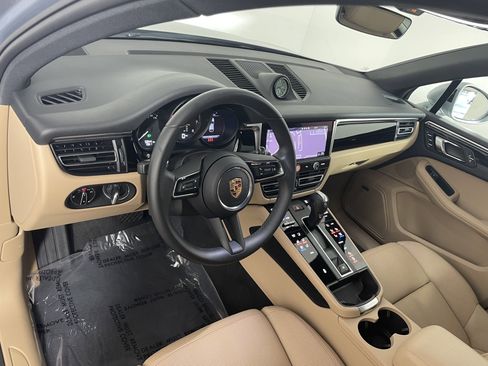 Used 2025 Porsche Macan image 4