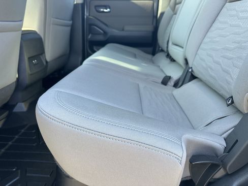 Used 2022 Nissan Frontier SV w/ Technology Package image 21