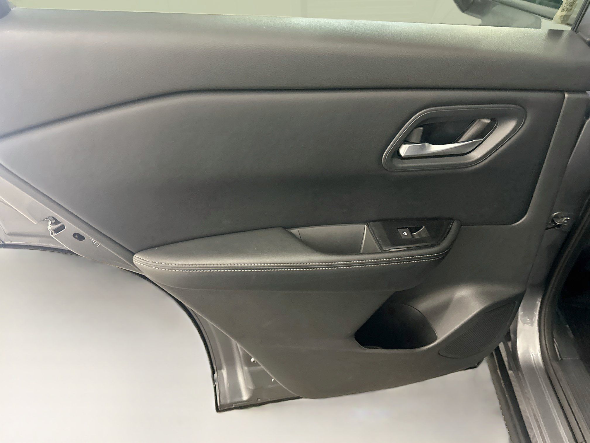 Used 2025 Nissan Rogue SV AWD/4WD image 26