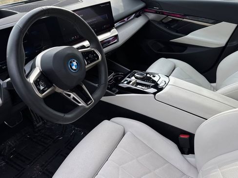 Used 2024 BMW i5 eDrive40i w/ M Sport Package RWD image 9