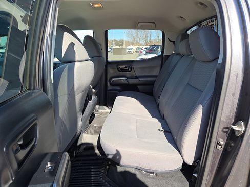 Used 2018 Toyota Tacoma SR5 image 11