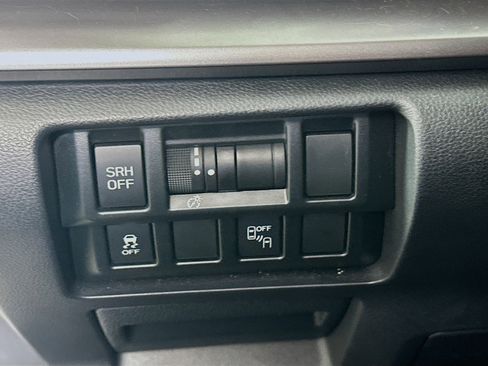 Used 2018 Subaru Crosstrek 2.0i Limited image 16