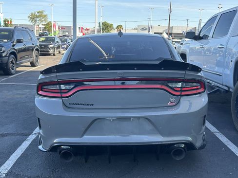 Used 2017 Dodge Charger R/T Scat Pack w/ Beats Audio Group RWD image 7