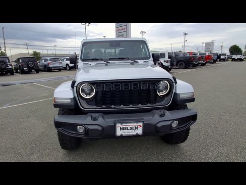 Used 2024 Jeep Gladiator Sport AWD/4WD image 3