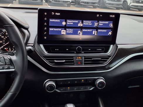 Used 2024 Nissan Altima 2.5 SR w/ SR Premium Package image 15