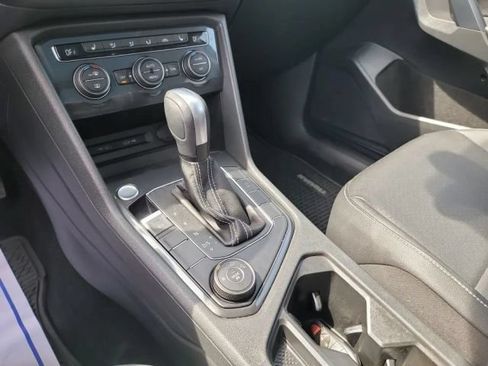 Used 2021 Volkswagen Tiguan SE w/ Panoramic Sunroof Package AWD/4WD image 19