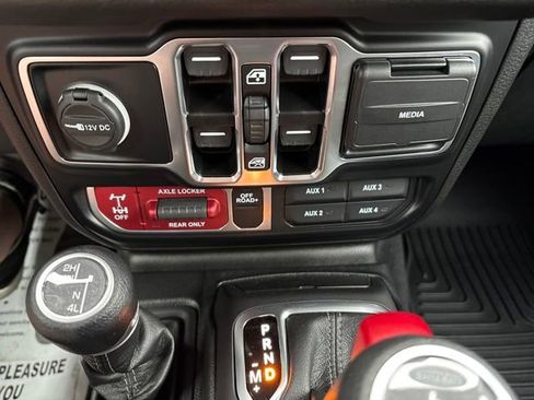 Used 2024 Jeep Wrangler Willys image 19