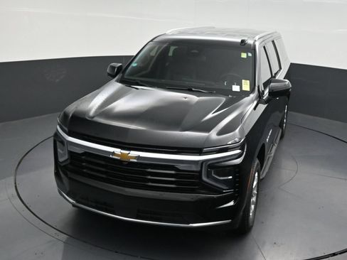 Used 2025 Chevrolet Suburban LS RWD image 24