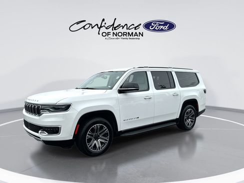 Used 2024 Jeep Wagoneer L Series II RWD image 4
