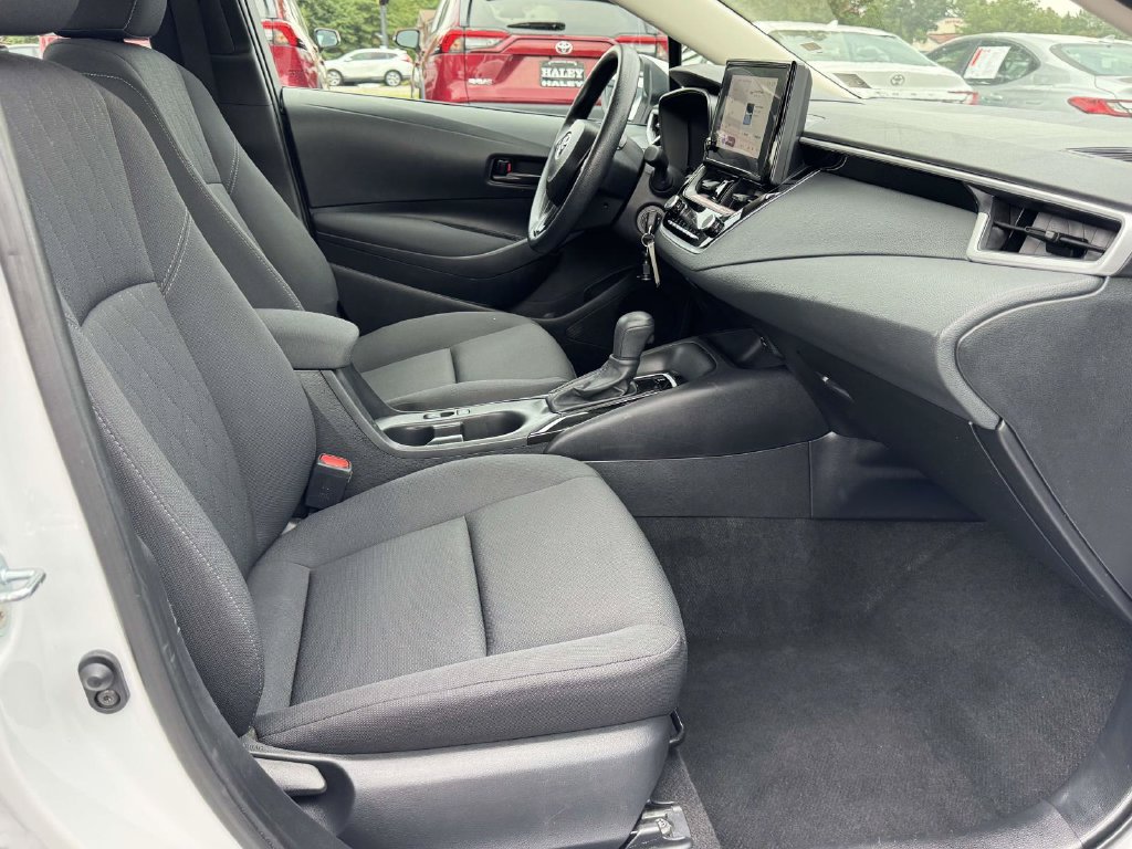 Used 2025 Toyota Corolla LE FWD image 14