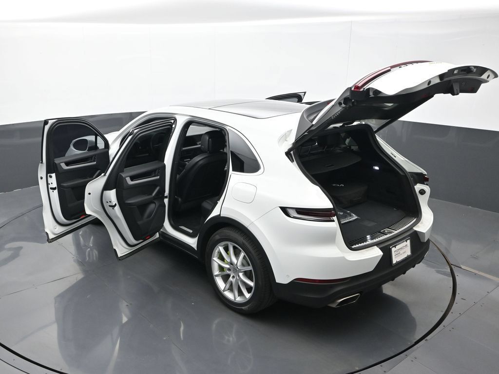 Certified 2024 Porsche Cayenne AWD/4WD image 28