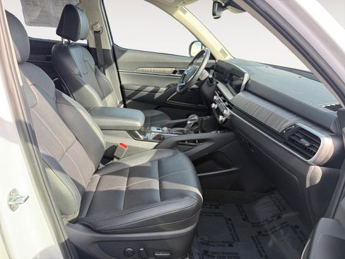 Used 2024 Kia Telluride EX w/ EX Captain's Chair Package image 19