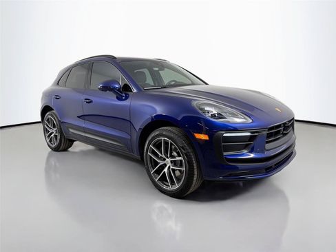 Certified 2026 Porsche Macan AWD/4WD image 9