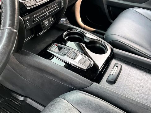 Used 2017 Honda Pilot Touring image 16