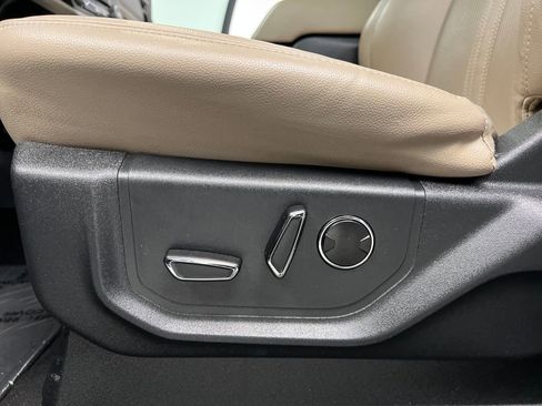 Used 2024 Ford Expedition Limited image 10