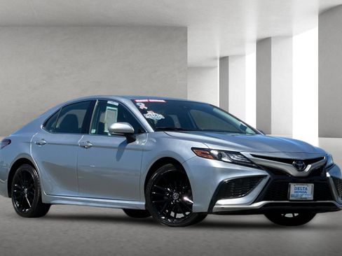 Used 2024 Toyota Camry XSE FWD image 2