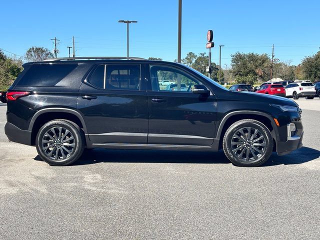Used 2022 Chevrolet Traverse RS w/ LPO, 'HIT The Road' Package FWD image 4