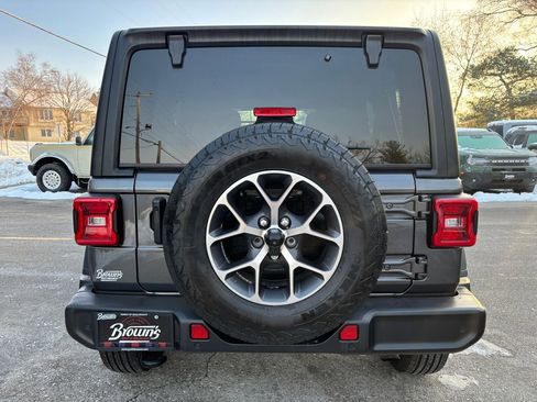 Used 2024 Jeep Wrangler Unlimited Sport AWD/4WD image 6