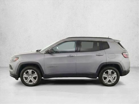 Used 2022 Jeep Compass Latitude FWD image 4