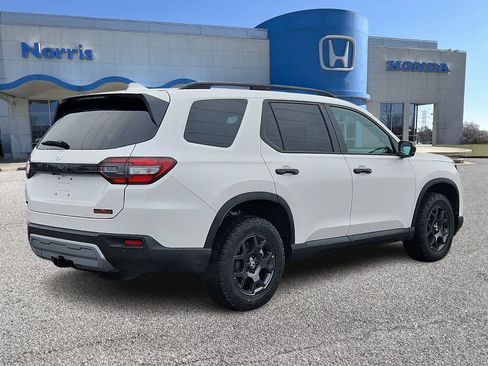 New 2025 Honda Pilot TrailSport image 4