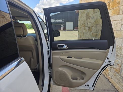 Used 2014 Jeep Grand Cherokee Limited RWD image 10