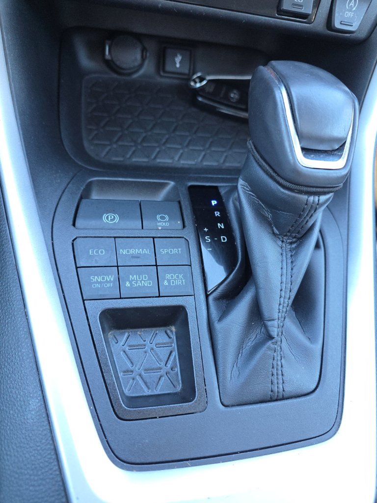 Certified 2022 Toyota RAV4 XLE Premium AWD/4WD image 23